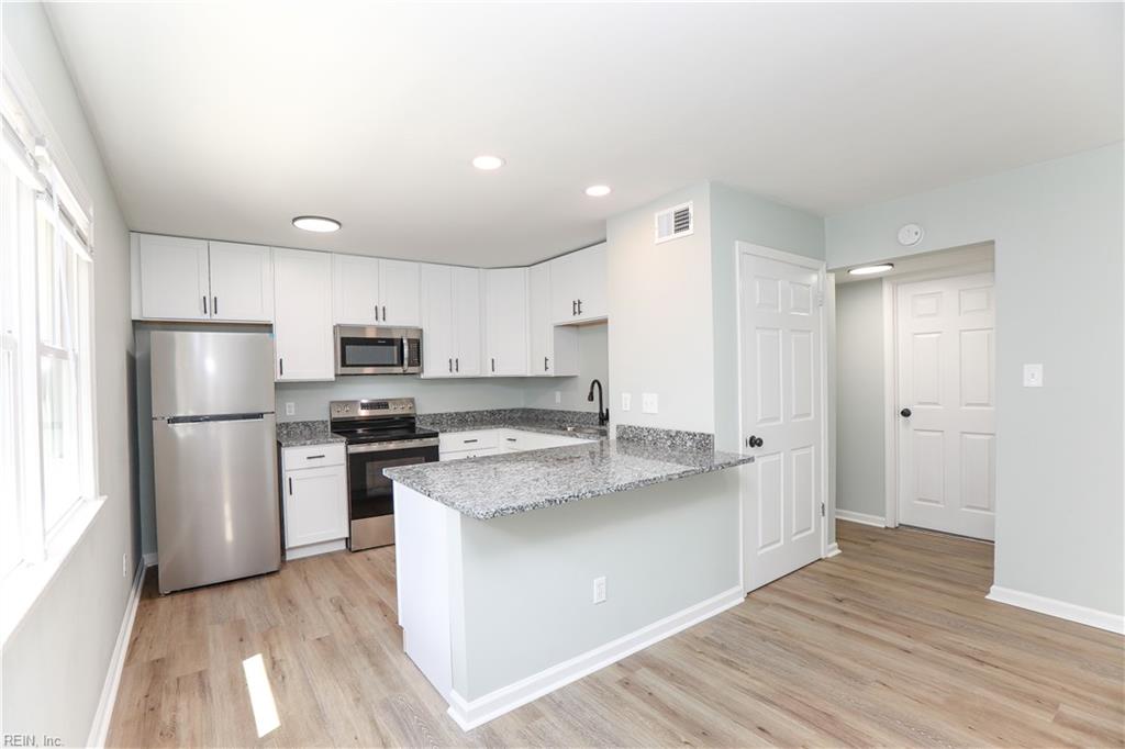 2709 Azalea Garden Rd Property Photo 4
