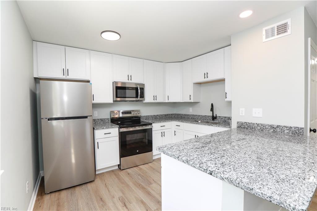 2709 Azalea Garden Rd Property Photo 5