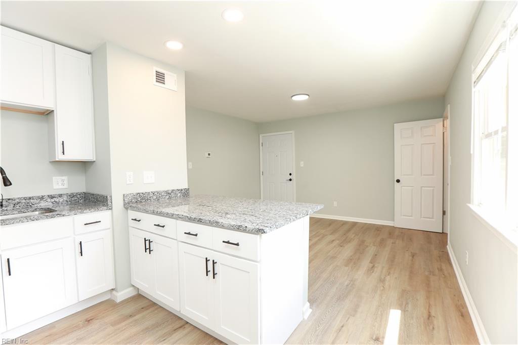 2709 Azalea Garden Rd Property Photo 8