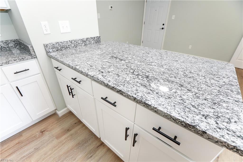2709 Azalea Garden Rd Property Photo 9