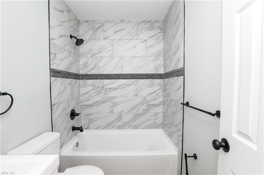 2709 Azalea Garden Rd Property Photo 14