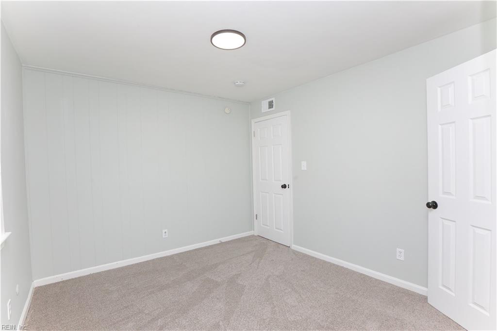 2709 Azalea Garden Rd Property Photo 17