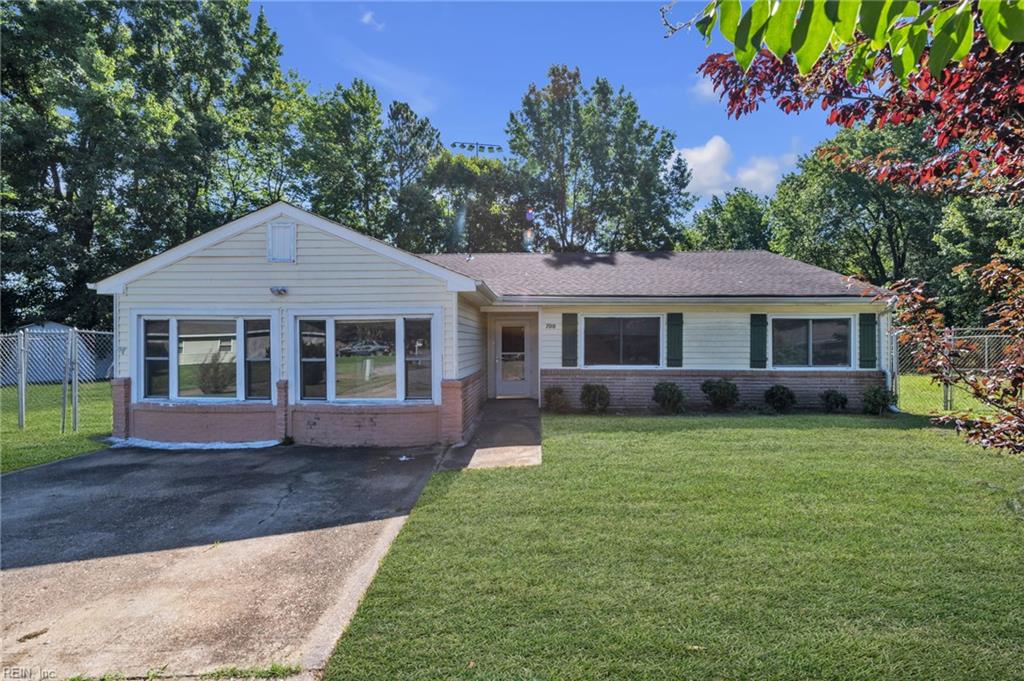 700 Saxon Ct Property Photo 3