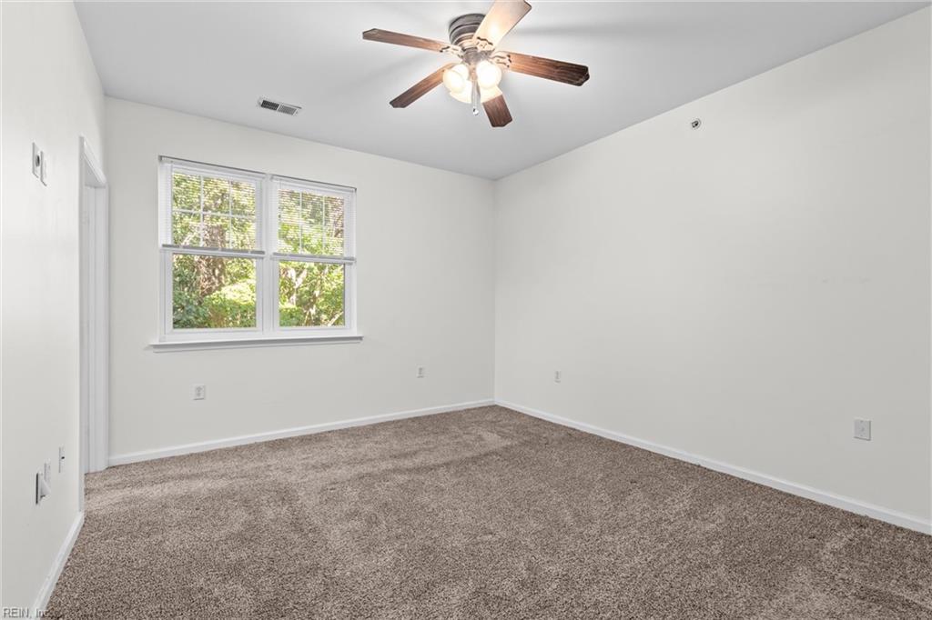 932 Southmoor Dr Property Photo 11