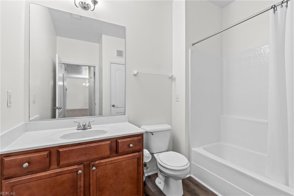 932 Southmoor Dr Property Photo 15