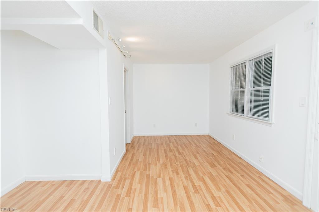 808 Baltic Walk Property Photo 3