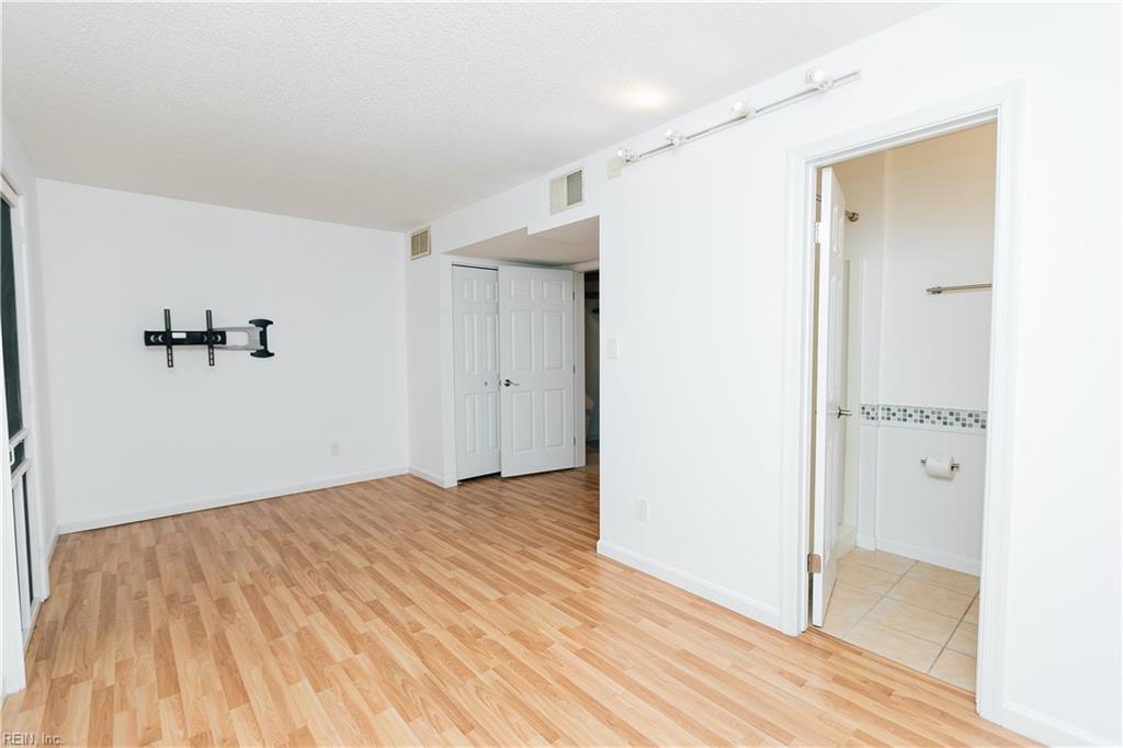 808 Baltic Walk Property Photo 4