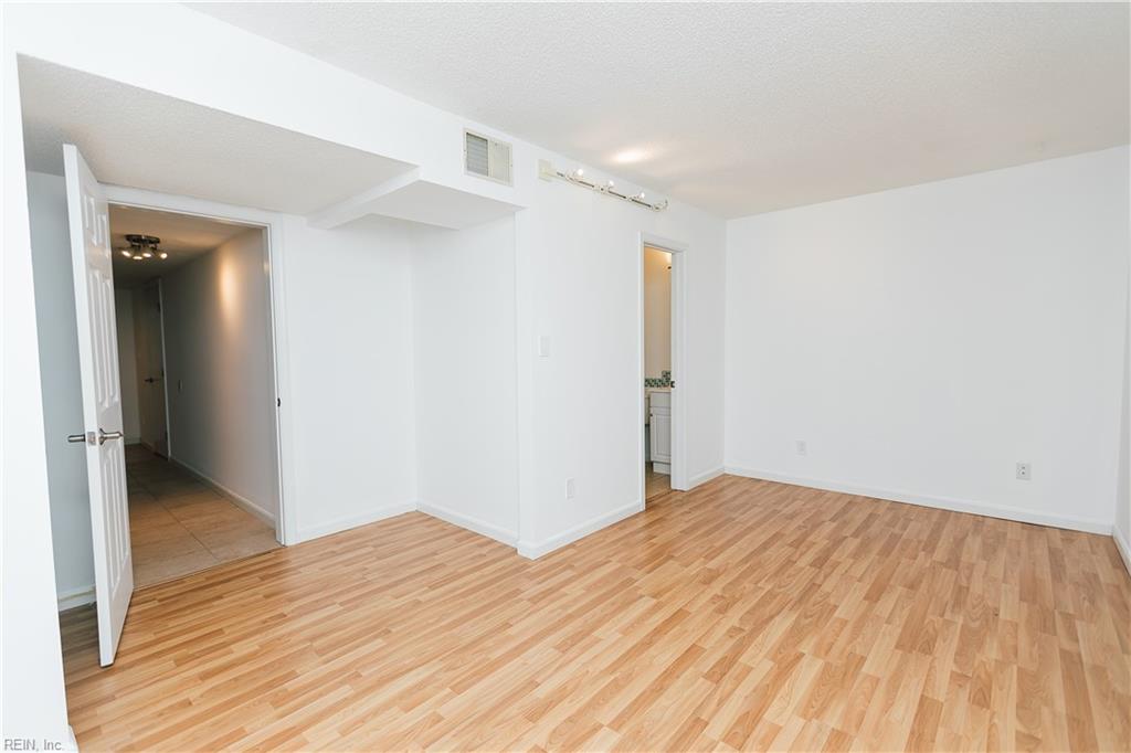 808 Baltic Walk Property Photo 5