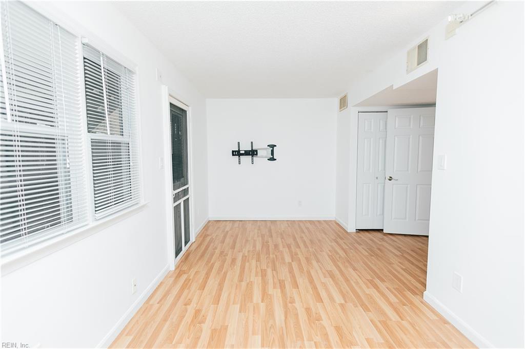 808 Baltic Walk Property Photo 6