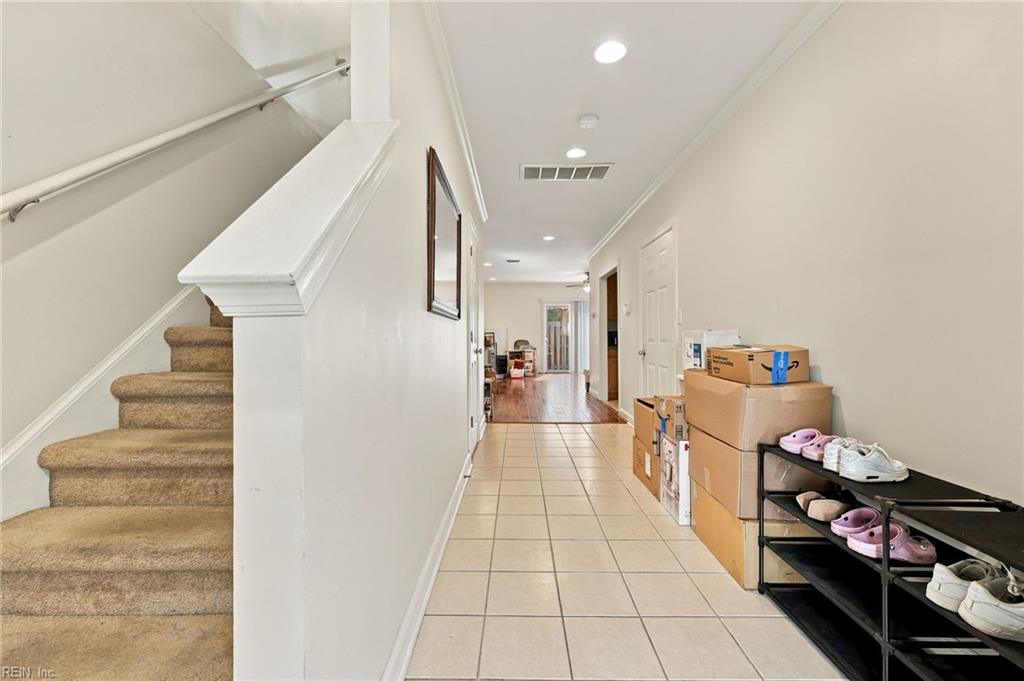 1123 Arlynn Ln Property Photo 2