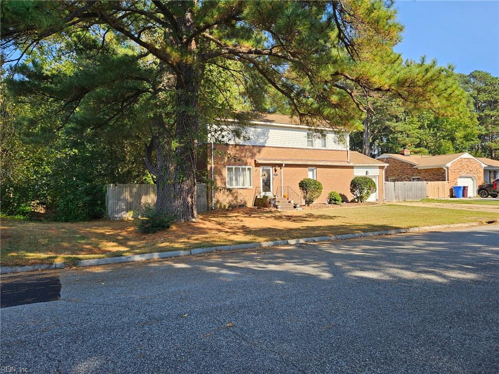 1217 Spruce Ln Property Photo 2