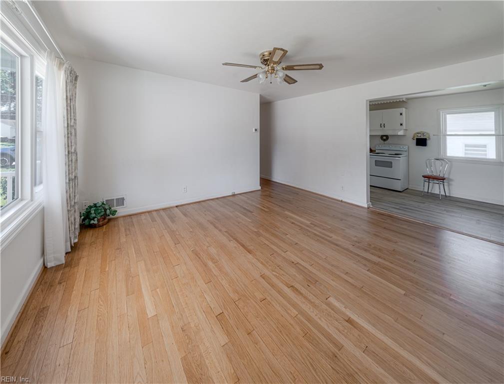 2900 Rodgers St Property Photo 5