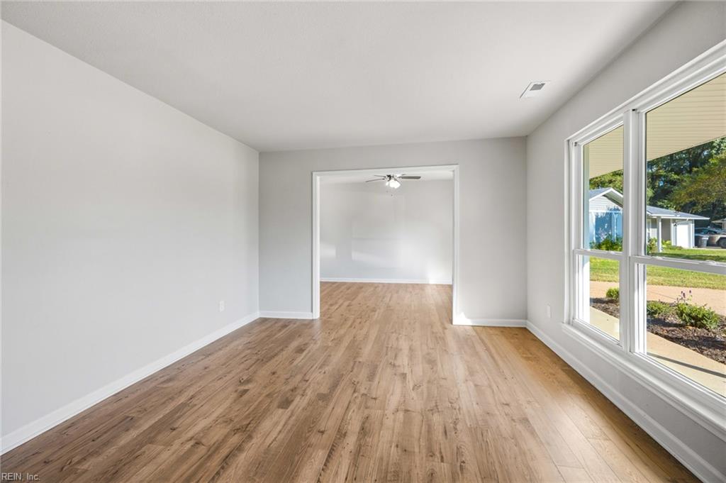 2504 Decathlon Cres Property Photo 3