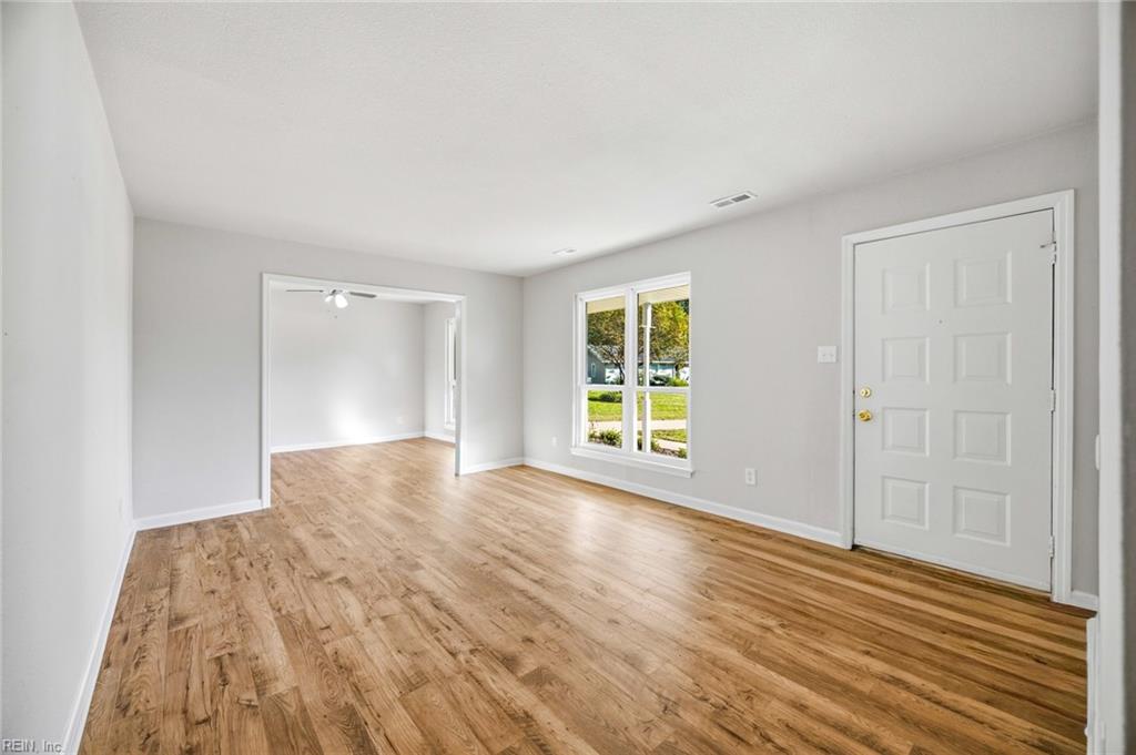 2504 Decathlon Cres Property Photo 4