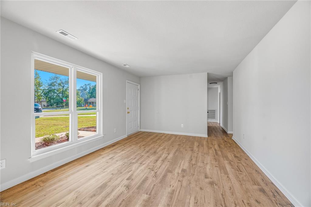2504 Decathlon Cres Property Photo 5