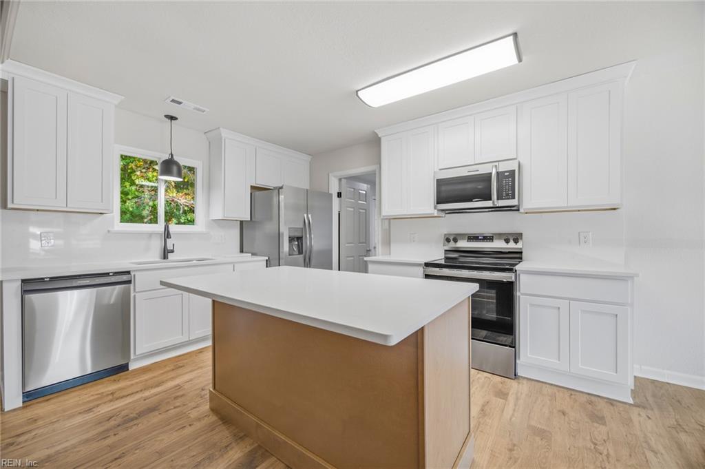 2504 Decathlon Cres Property Photo 8