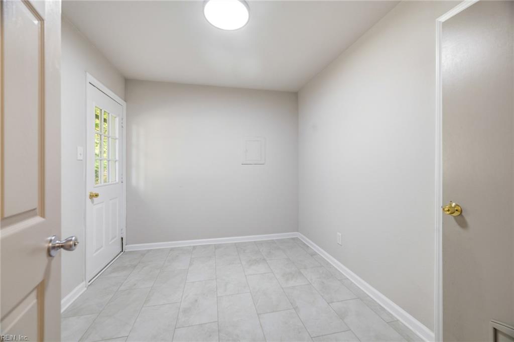 2504 Decathlon Cres Property Photo 11