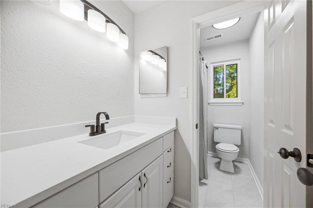2504 Decathlon Cres Property Photo 17