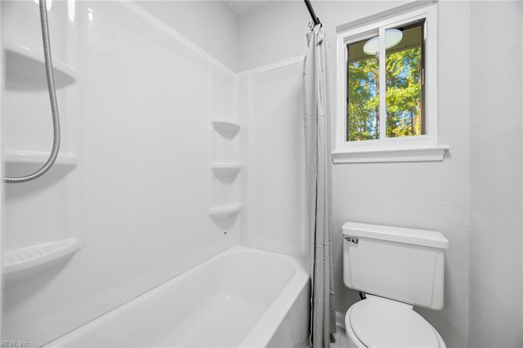 2504 Decathlon Cres Property Photo 18