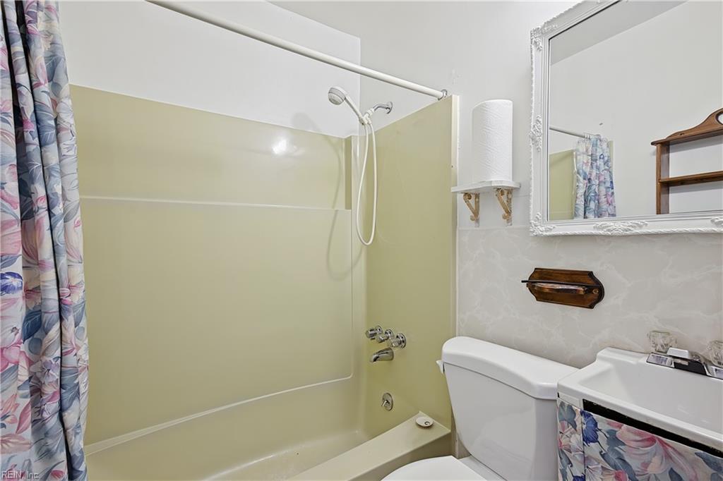 2220 Capri Cir Property Photo 18