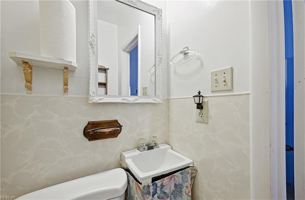 2220 Capri Cir Property Photo 19