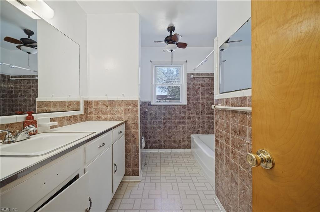 2220 Capri Cir Property Photo 27