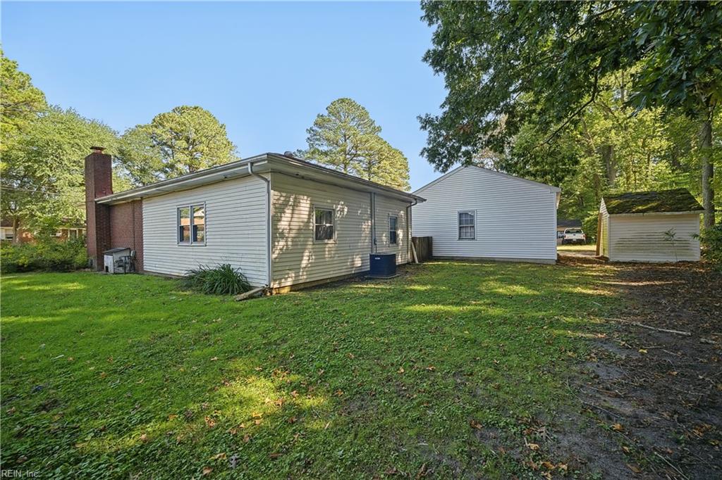 2220 Capri Cir Property Photo 33