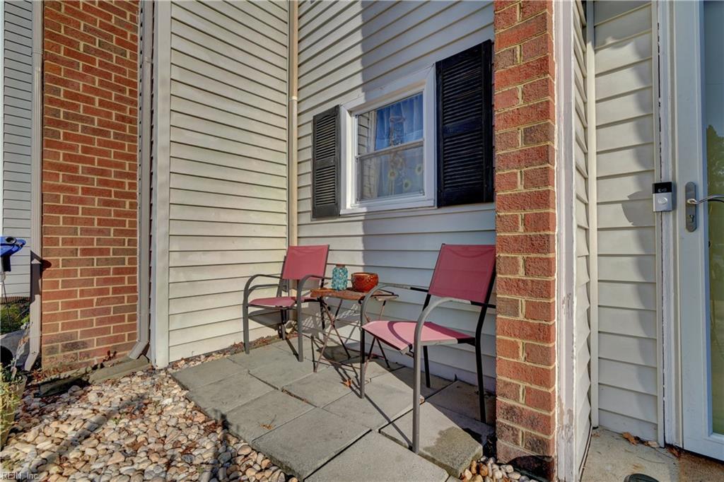 942 Amelia Ave Property Photo 2