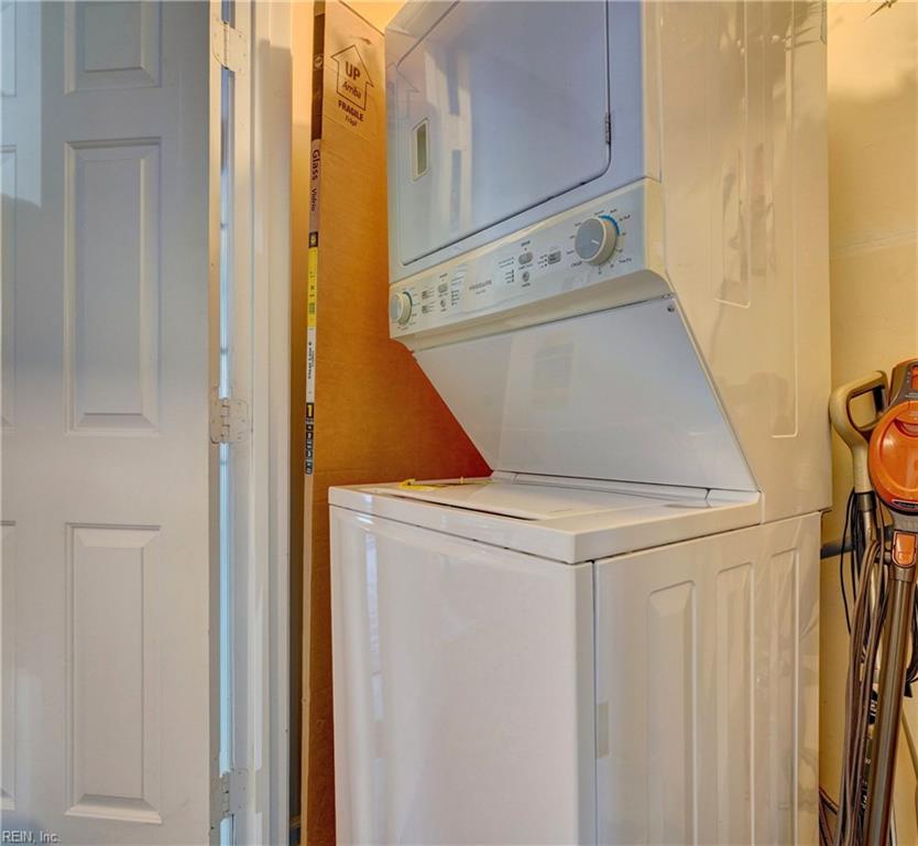 942 Amelia Ave Property Photo 16