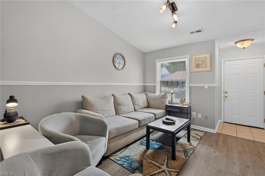 5124 Condor St Property Photo 5