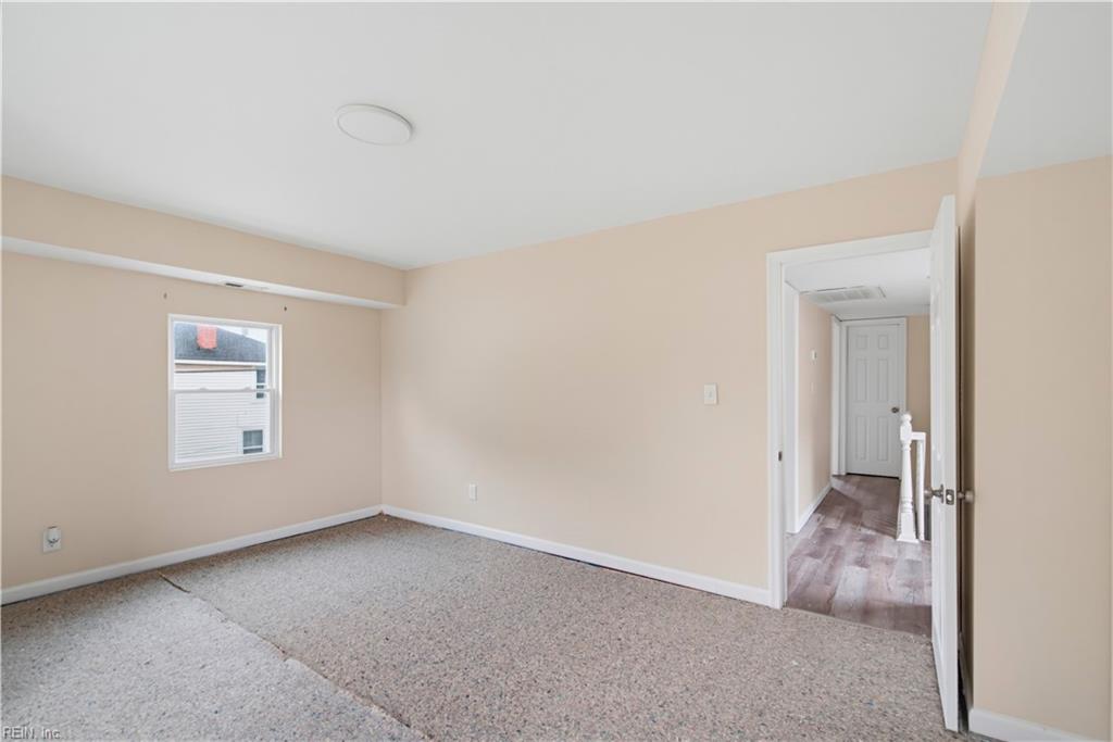 215 Oak St Property Photo 12