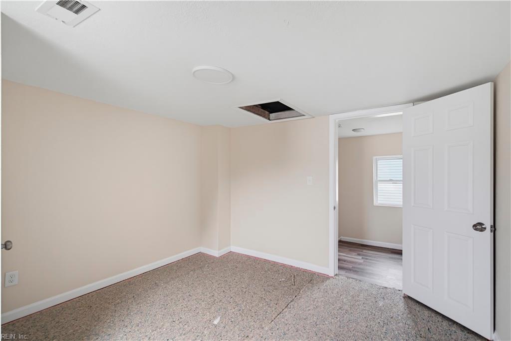 215 Oak St Property Photo 15