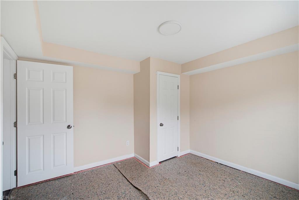 215 Oak St Property Photo 17