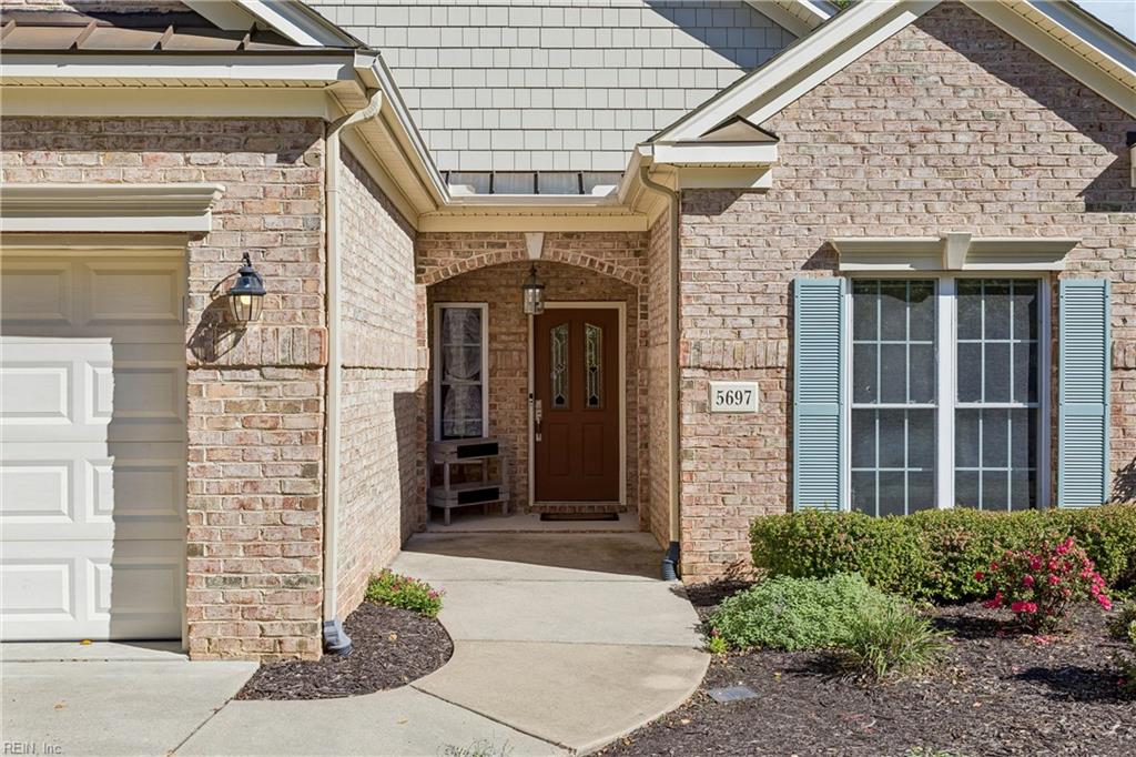 5697 Villa Green Dr Property Photo 2