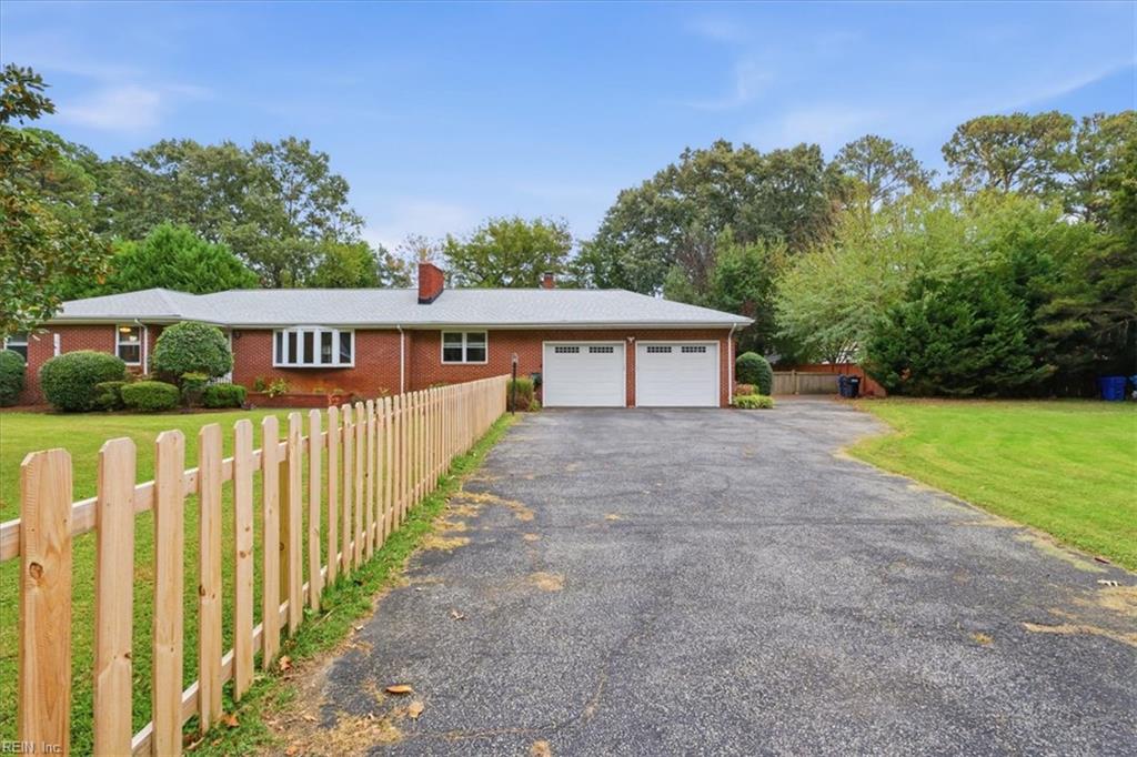 2016 Oak Leaf Ln Property Photo 2