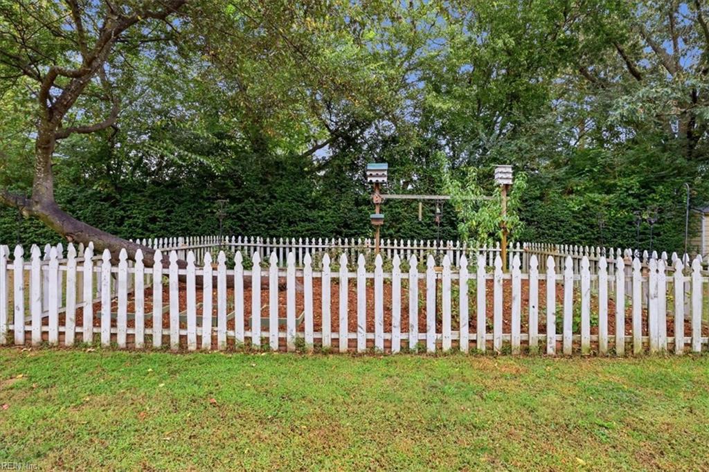2016 Oak Leaf Ln Property Photo 33