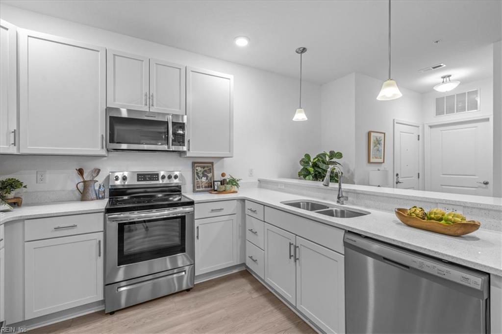 1733 Dromolin Dr Property Photo 4