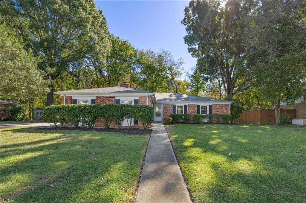 804 Duke Of Suffolk Dr Property Photo 1