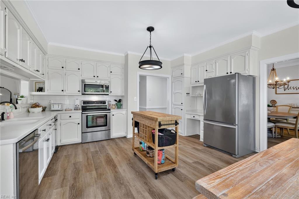 4040 Bridgehampton Ln Property Photo 12