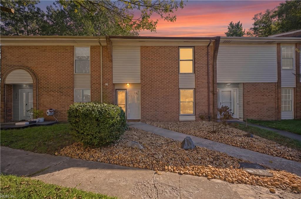 5014 Amboy CT Property Photo 1