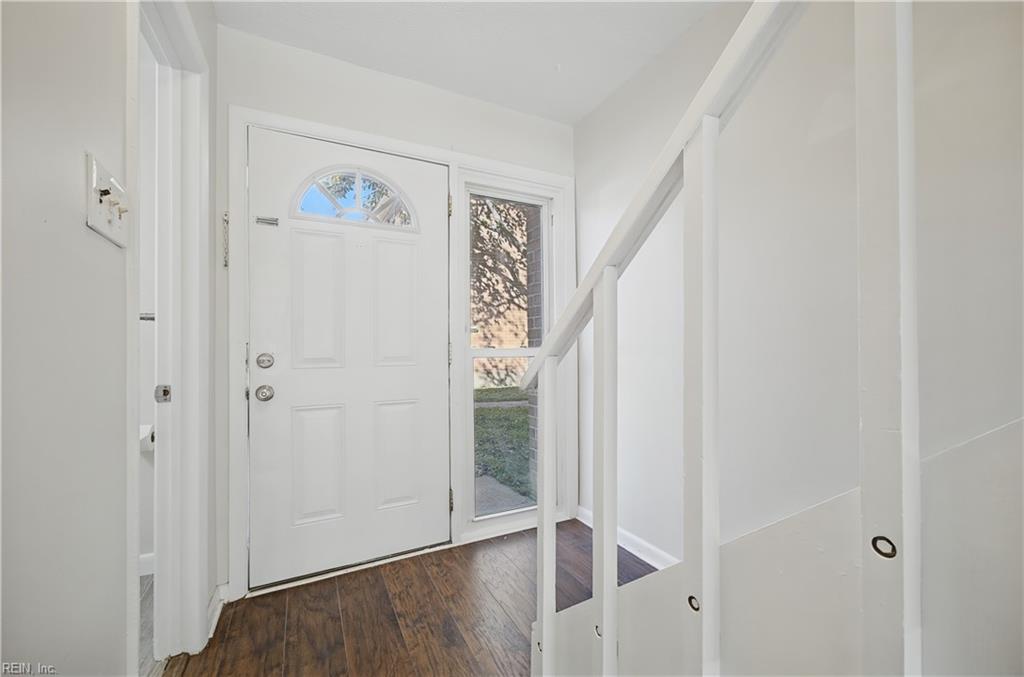5014 Amboy Ct Property Photo 3