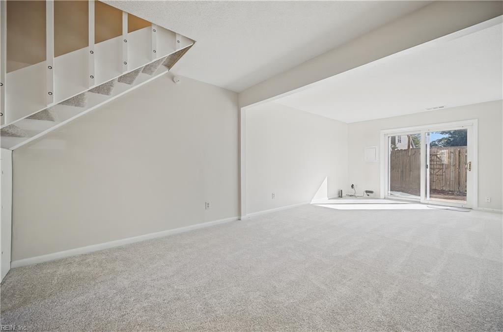 5014 Amboy Ct Property Photo 6