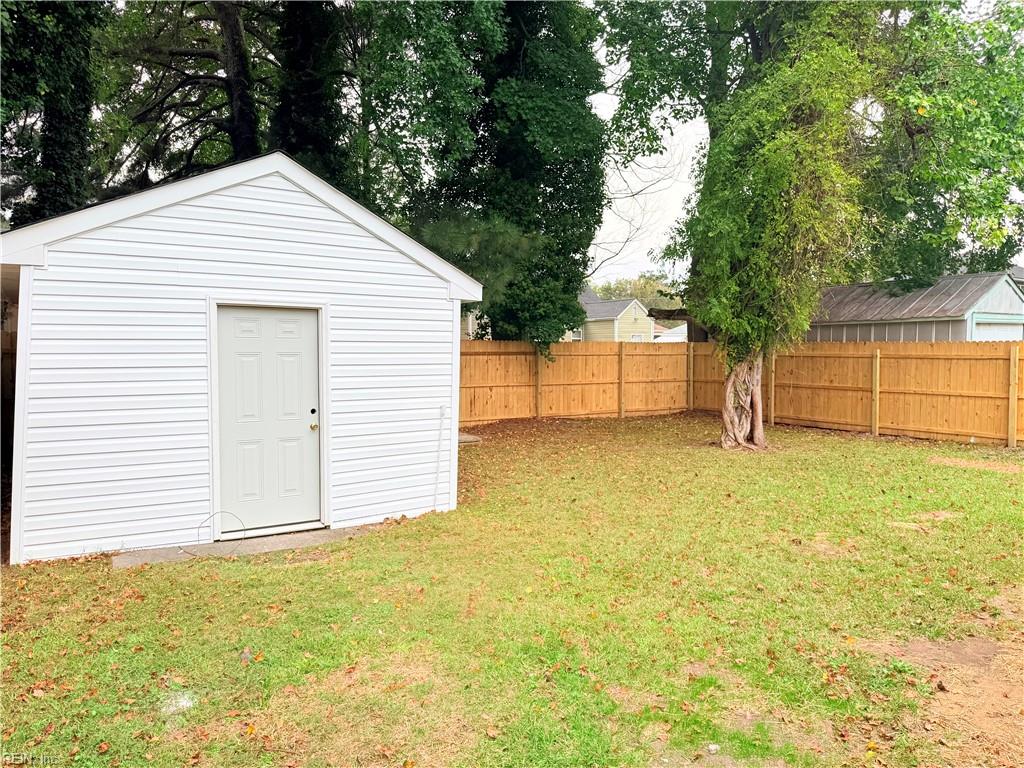 2002 Lansing Ave Property Photo 14