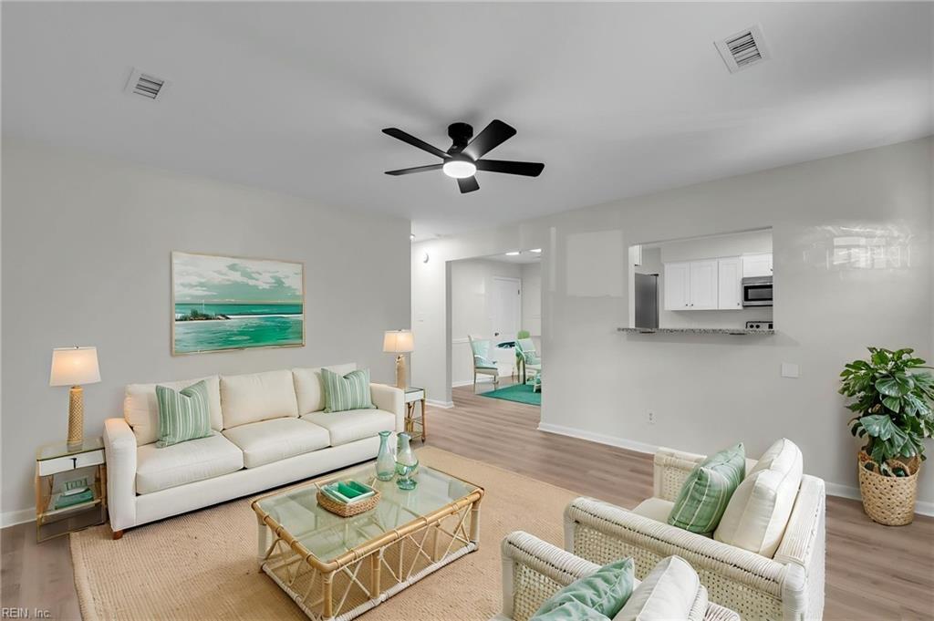2931 Peronne Ave Property Photo 4