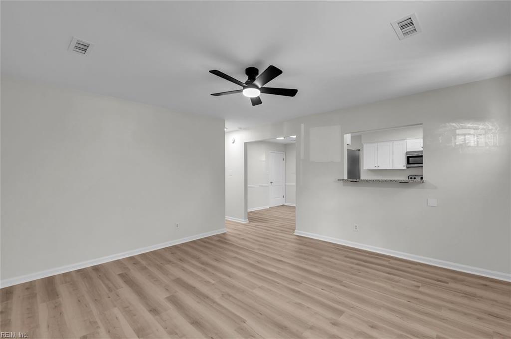2931 Peronne Ave Property Photo 5