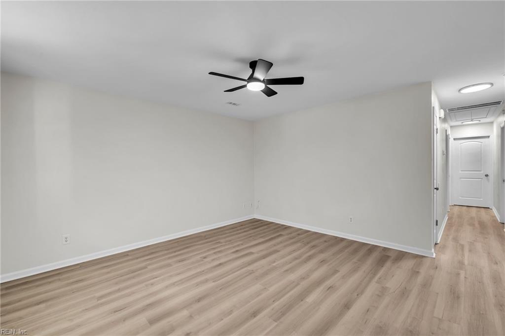 2931 Peronne Ave Property Photo 7