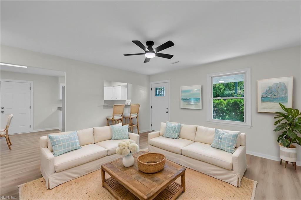 2931 Peronne Ave Property Photo 8
