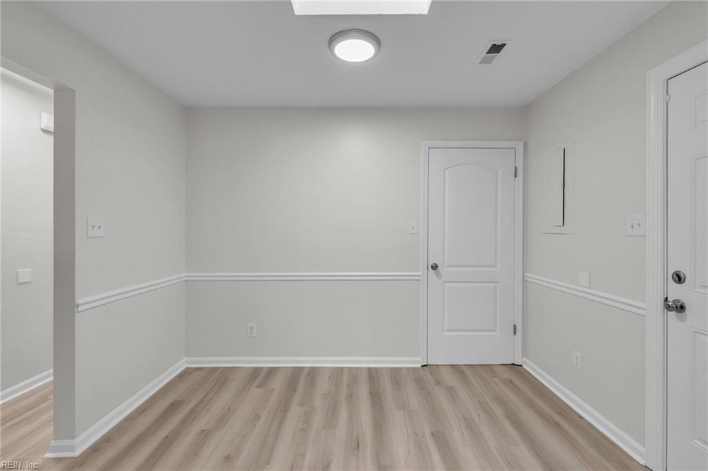 2931 Peronne Ave Property Photo 13
