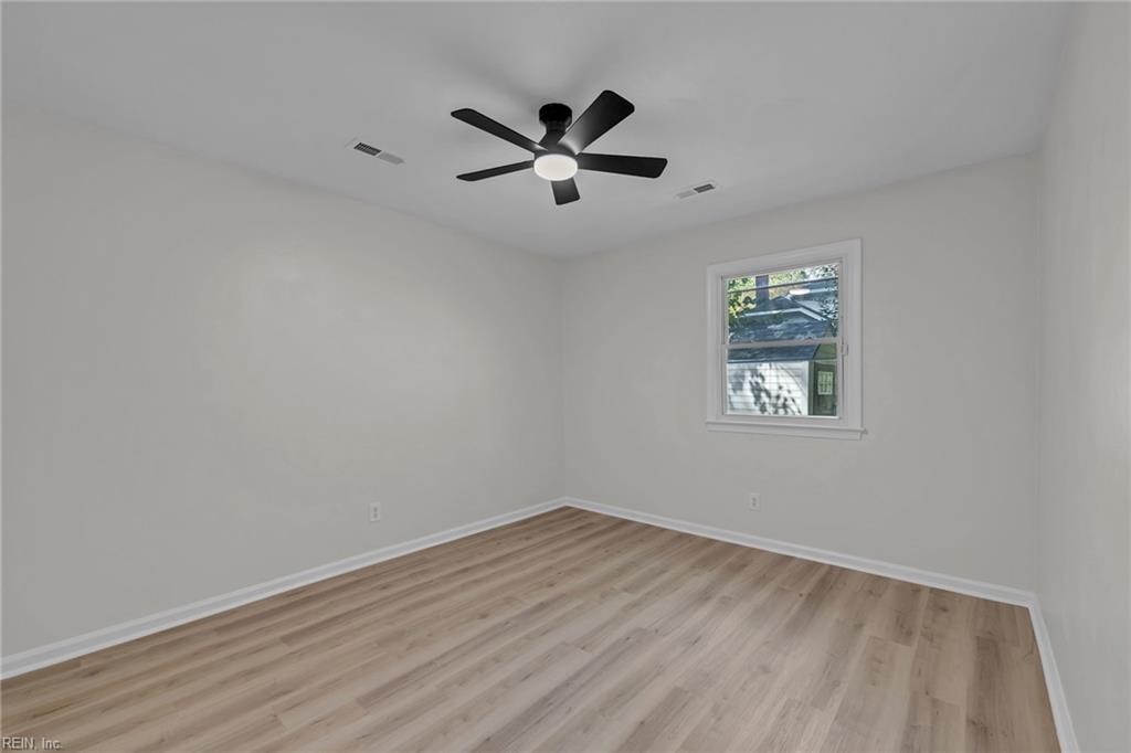 2931 Peronne Ave Property Photo 22