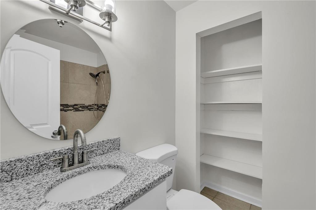 2931 Peronne Ave Property Photo 27